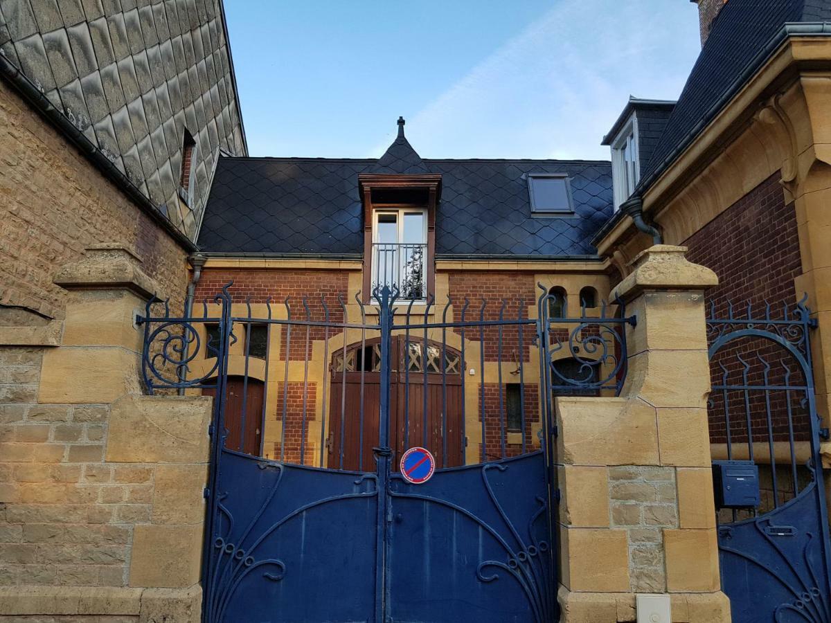 Appartement Atypique - 2 Chambres - Rue Calme Dans Centre Ville ซีดาน ภายนอก รูปภาพ